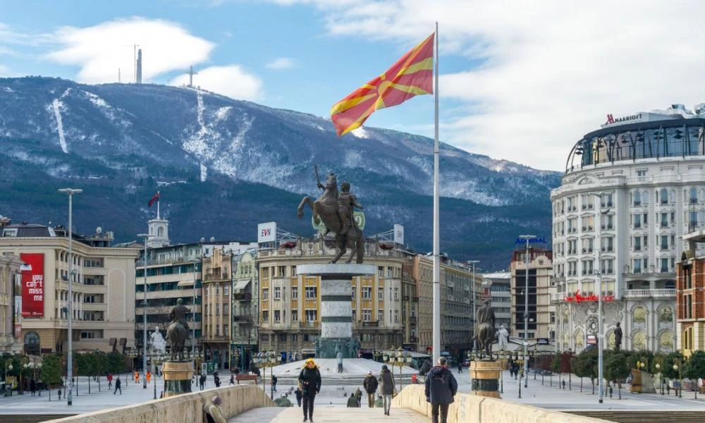 Σκόπια: Εκτός κυβέρνησης δύο υπουργοί ενός συγκυβερνώντος αλβανικού κόμματος